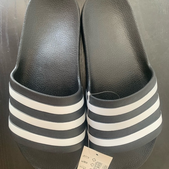 Adidas Adilette Aqua Slide Sandal for Women, Size 6 - Core Black/Cloud White NEW - Picture 2 of 5